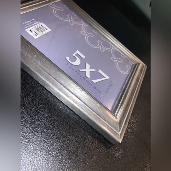 Silver 5x7 Photo Frame - Picture 2 of 3